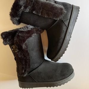 Size 6 Faux Fur women’s winter boots